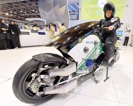 Ngam sieu moto bay tu hanh cua canh sat Dubai-Hinh-4